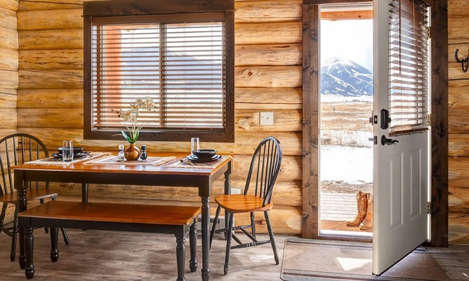 Pray Cabin | Cozy Modern Log Cabin - Stunning Views!