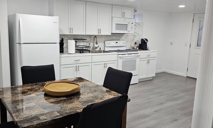 Fair Haven Heights Apartment | Cozy & Modern Lower-Level Apartment — 2BR, Full Kitchen & Bath