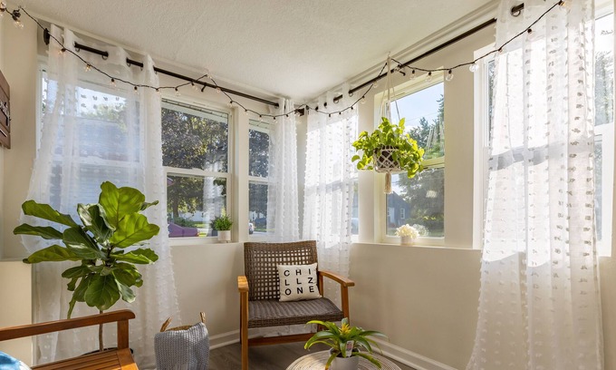 Des Moines House | Cozy Modern Ranch