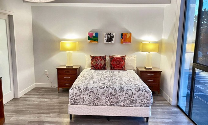 Fairfax District Hotel | Cozy Modern Studio on Spaulding Ave – Complimentary WiFi & Parking