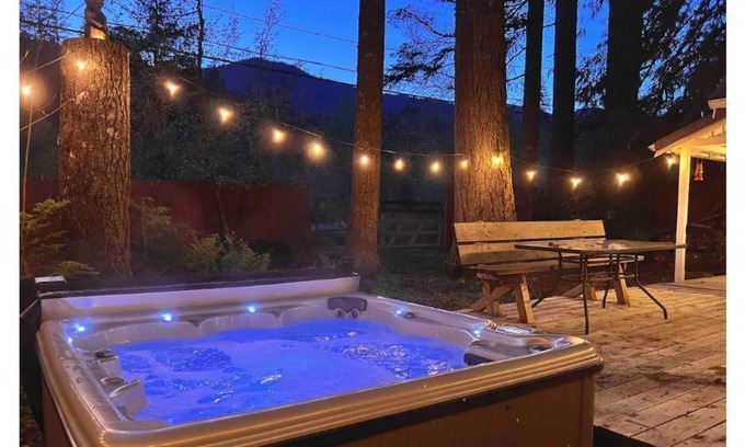 Rhododendron Cabin | Cozy Mount Hood cabin with wood stove and hot tub