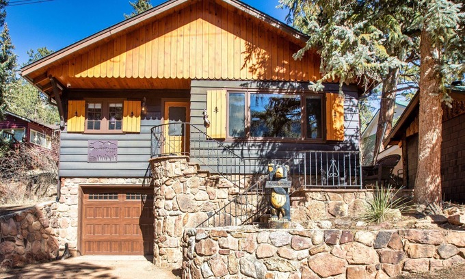 Green Mountain Falls Cabin | Cozy Mountain Cabin with Views – Lazy Squirrel Lodge, Green Mountain Falls, CO