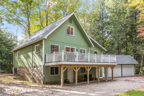 Gilford House | Cozy Mountain Retreat Fireplace Deck Near Lakes