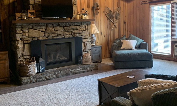 Rockwood House | Cozy mountain retreat for large families with a pond and many open spaces.