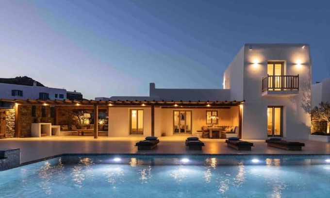 Xilokeratidi Villa | Cozy Mykonos villa with heated pool and jacuzzi!