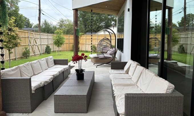 Knox - Henderson House | COZY NEW MODERN HOME - NEAR: Downtown DALLAS - AA Convention Center