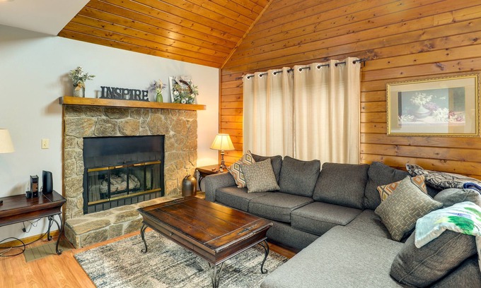 Burnsville Cabin | Cozy North Carolina Getaway w/ Mountain Views!
