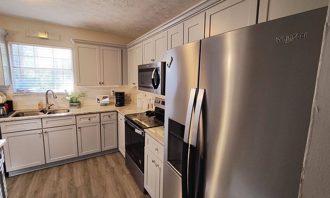 Lithonia House | COZY OASIS , ENTIRE HOUSE IN LITHONIA. 7 Minutes from Stonecrest Mall