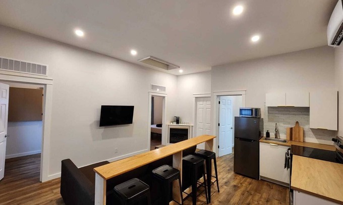 Belleville House | Cozy Oasis Guesthome in Belleville