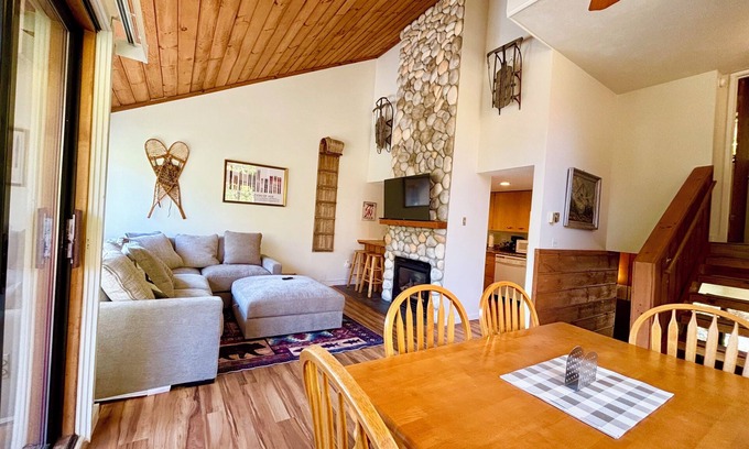 Lincoln House | Cozy Oasis With Loon Mountain Views + Ski Shuttle