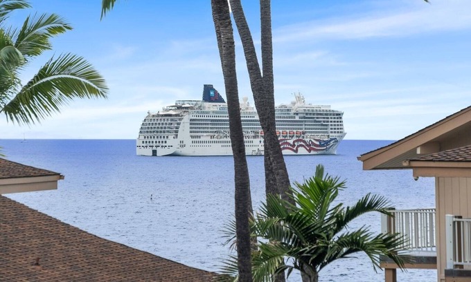 Kailua-Kona Condo | Cozy Ocean View 1-bedroom, 1 bath condo in awesome Kailua-Kona with AC