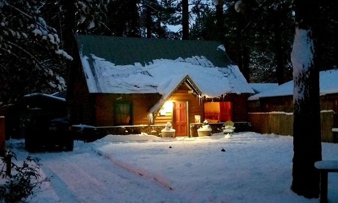 Al Tahoe Cabin | Cozy pet friendly cabin, close to Heavenly Village & walking distance to lake