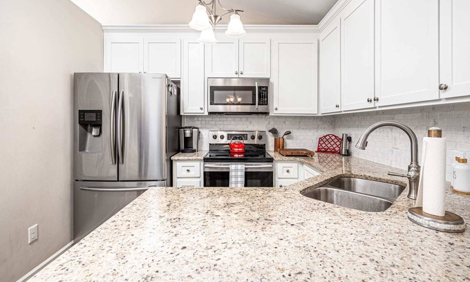 Raleigh House | Cozy Pet-friendly home in Five Points Raleigh