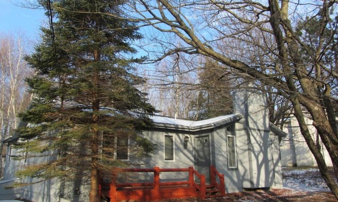 Albrightsville House | Cozy Pocono Cottage near Jack Frost Jim Thorpe