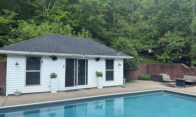 Goodlettsville Cabin | Cozy Pool House 20 mins from Downtown