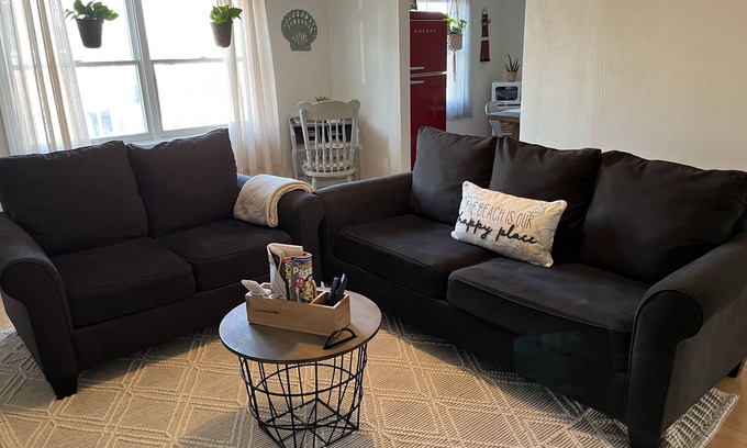 Brigantine Condo | Cozy & pretty beach-block, 2-BR condo: short walk to ocean, restaurants & shops!