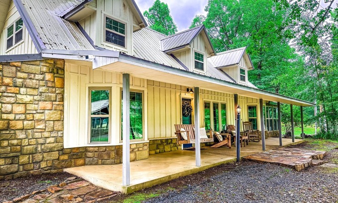 Smithville Other | Cozy & Private Smithville Retreat + Sunroom & Hot Tub