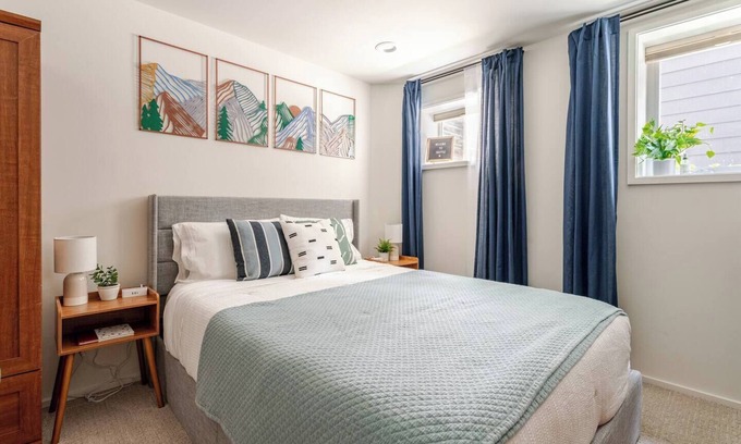 West Seattle Apartment | Cozy Private Studio, Dedicated Parking, 95 Walk Score, West Seattle