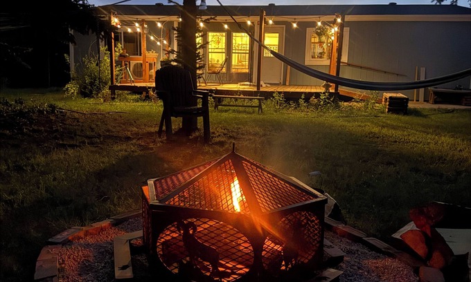 Sheridan House | Cozy, quiet house bedrms ,2bath, 2acres. Dog frndly with fee