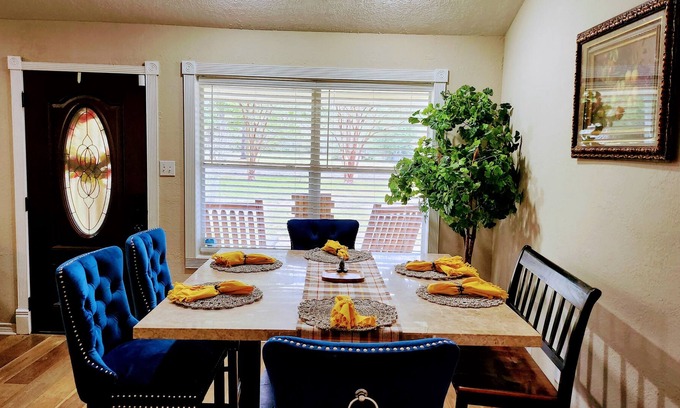 Beaumont House | Cozy quiet retreat just minutes away from amenities. RV PARKING. Pet’s❤️
