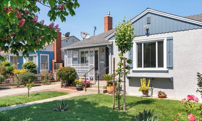 Davis Tract House | Cozy Ranch-Style House w/Zen Garden