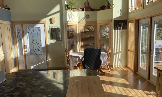 High River House | Cozy Red Casa