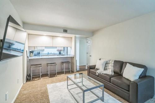 Harlow Apartment | Cozy Retreat Near Autzen Stadium Fully Furnished