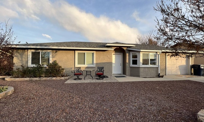 Prescott Valley House | Cozy Retreat only 10 minutes from Whiskey Row and Court House Square.
