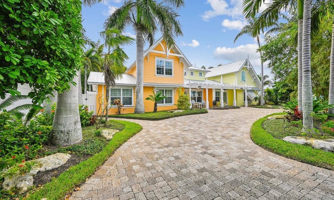 Holmes Beach Cottage | Cozy Retro Cottage located less then 2 blocks from the Gulf Beach - Heated Pool in Private Oasis!