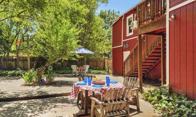 Guerneville House | Cozy Riverfront Cabin - Beach Access & Wood Stove