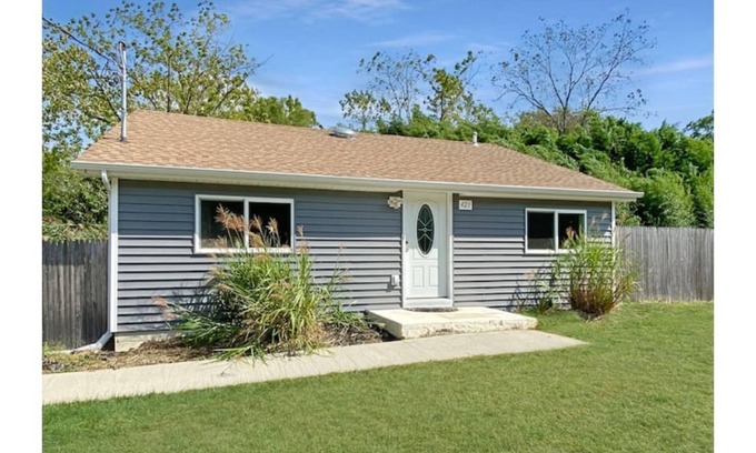 Kings Park Cottage | Cozy Riverside Cottage