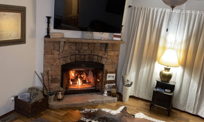 Jasper House | Cozy riverside home
