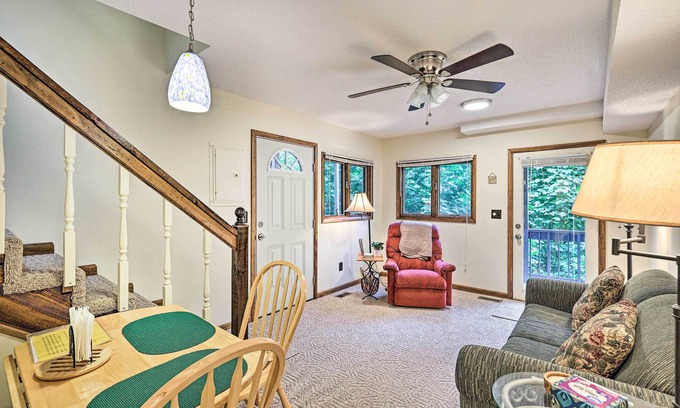 Roan Mountain Cabin | Cozy Roan Mountain Cabin w/Private Balcony!