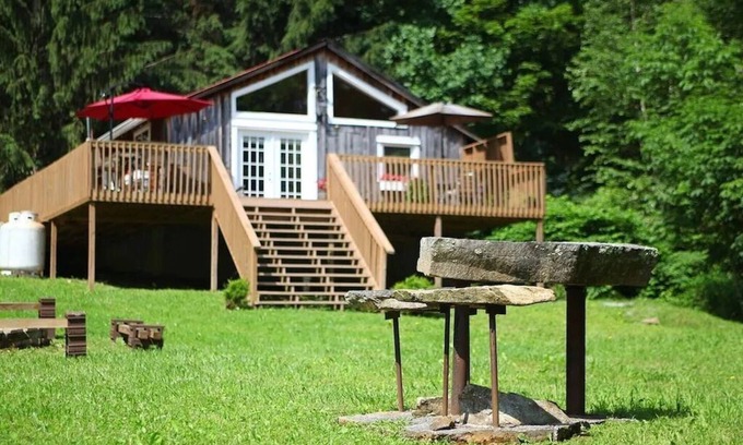 Roan Mountain Cabin | Cozy, romantic cabin in beautiful Roan Mt Tennessee & hot tub