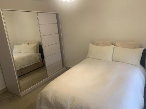 Cheadle House | Cozy Room in Peaceful Home