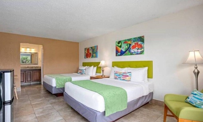 Historic Downtown Kissimmee Hotel | Cozy Room with 2 DBL Beds, Pool in Park Royal Orlando