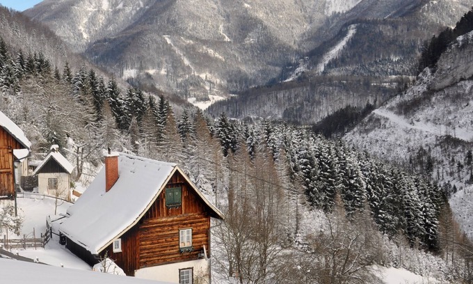 Weyer Ski Chalet | Cozy rustic vacation hut Upper Austria Ennstaler Kalkalpen up to 6 pers., fenced