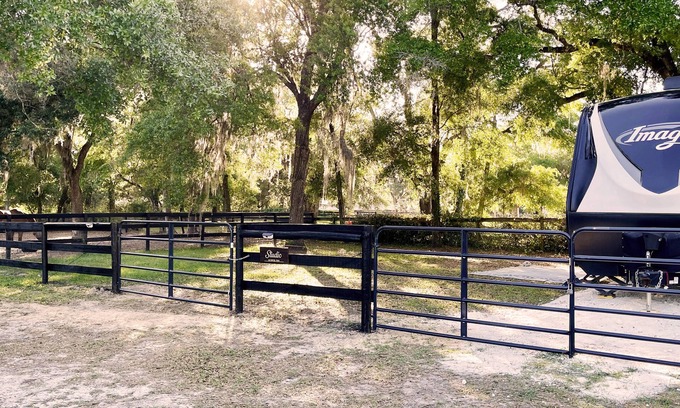 Fellowship House | Cozy RV in Lovely Ocala with Fenced Yard, WiFi, AC: Near WEC
