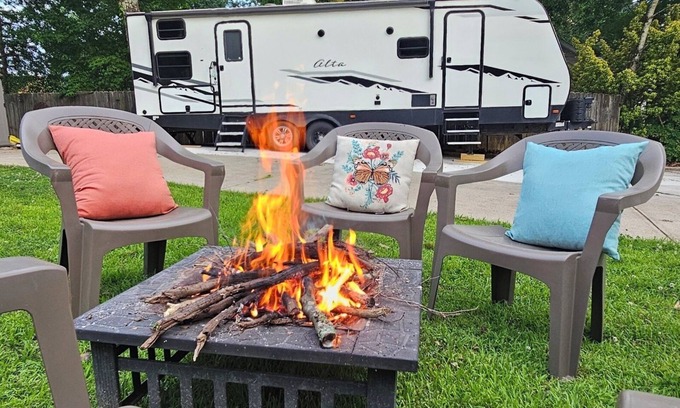 Acworth House | Cozy RV with 1 King bedroom, WiFi & AC in Pleasant Acworth