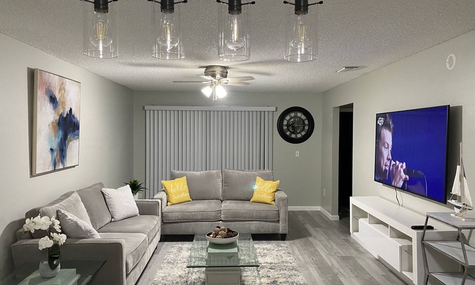 Whitfield House | Cozy Sarasota home near beaches downtown airport Anna Maria Island, Siesta Beach