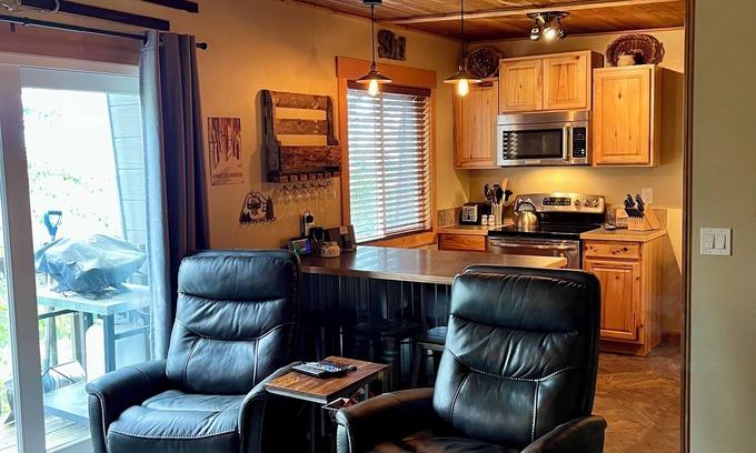 Sandpoint Condo | Cozy Schweitzer Condo with Panoramic Mountain Views - Sleeps 6