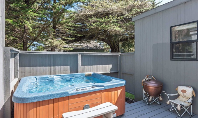 Sea Ranch House | Cozy Sea Ranch Family Home with Hot Tub