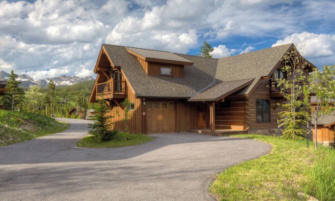 Powder Ridge Cabin | Cozy Ski In/Out Mountain Retreat! Amazing Views, Private Deck, Grill, Fire Pit +