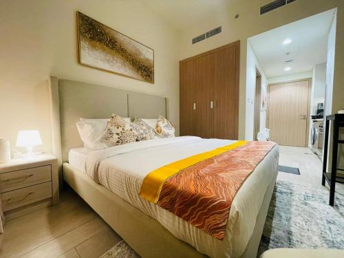 Nad Al Sheba Apartment | Cozy Spacious Studio Azizi 47