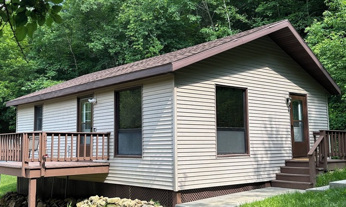 De Soto Cabin | Cozy Sportsman's Hideaway