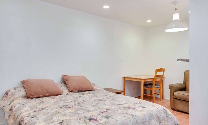Mosswood Condo | Cozy Spot at Condominium by the Park
