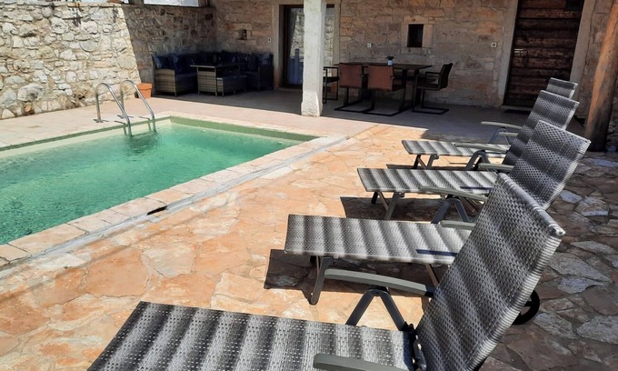 Katun Villa | Cozy stone villa in Porec with private pool and covered terrace