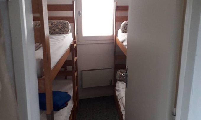 Arette Apartment | Cozy Studio for 6 with Balcony, Near Slopes & Shops, Arette