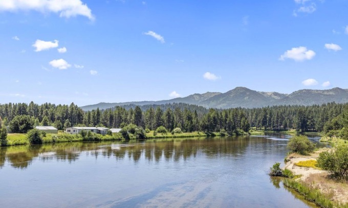 Cascade House | Cozy Studio for Weekend Getaway near Lake Cascade State Park