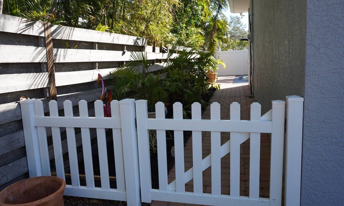 Arlington Park Apartment | Cozy studio in charming Sarasota with WiFi, AC